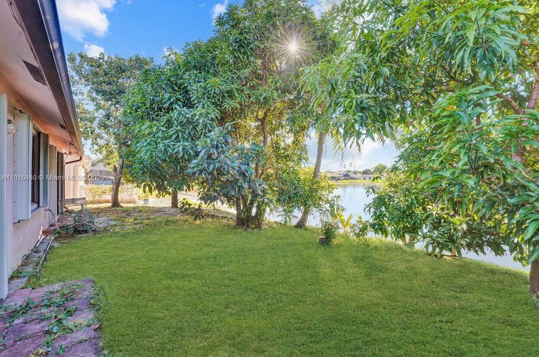 Active With Contract: $550,000 (3 beds, 2 baths, 1884 Square Feet)