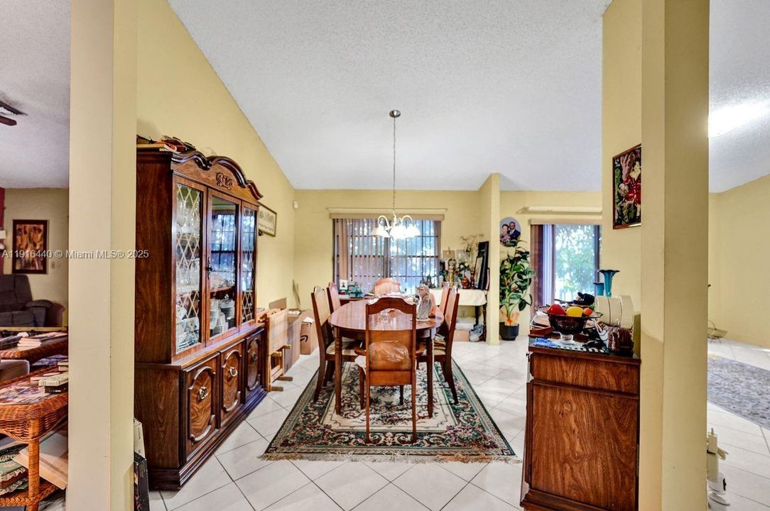 Active With Contract: $550,000 (3 beds, 2 baths, 1884 Square Feet)