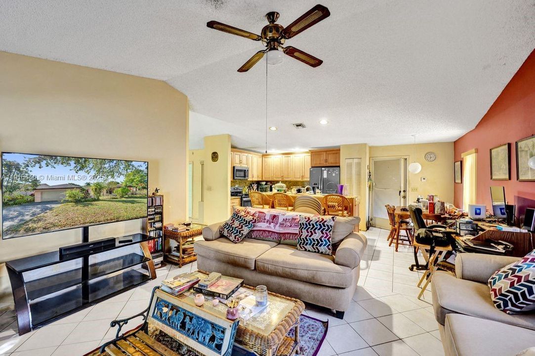 Active With Contract: $550,000 (3 beds, 2 baths, 1884 Square Feet)