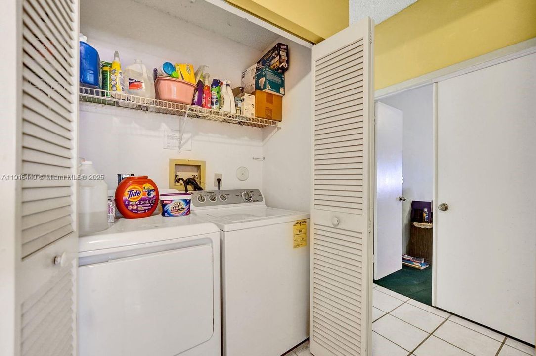 Active With Contract: $550,000 (3 beds, 2 baths, 1884 Square Feet)