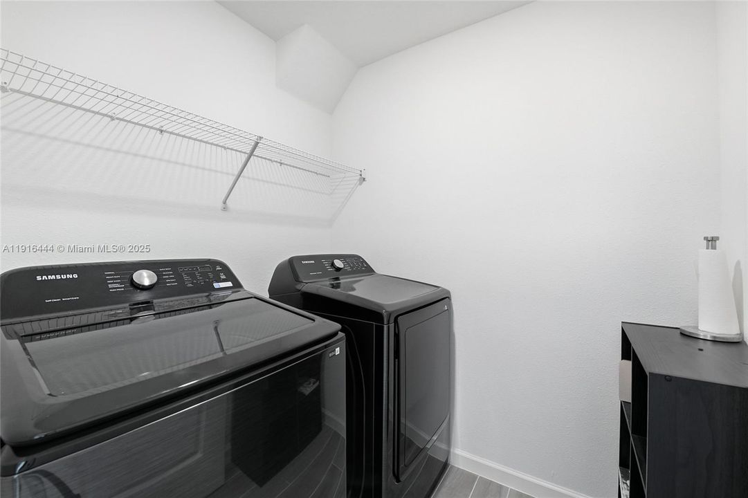 待售: $380,000 (4 贝兹, 2 浴室, 0 平方英尺)