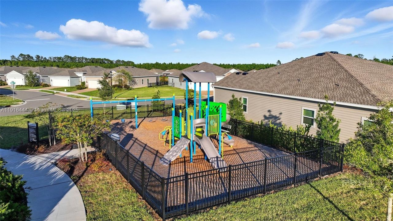 待售: $380,000 (4 贝兹, 2 浴室, 0 平方英尺)