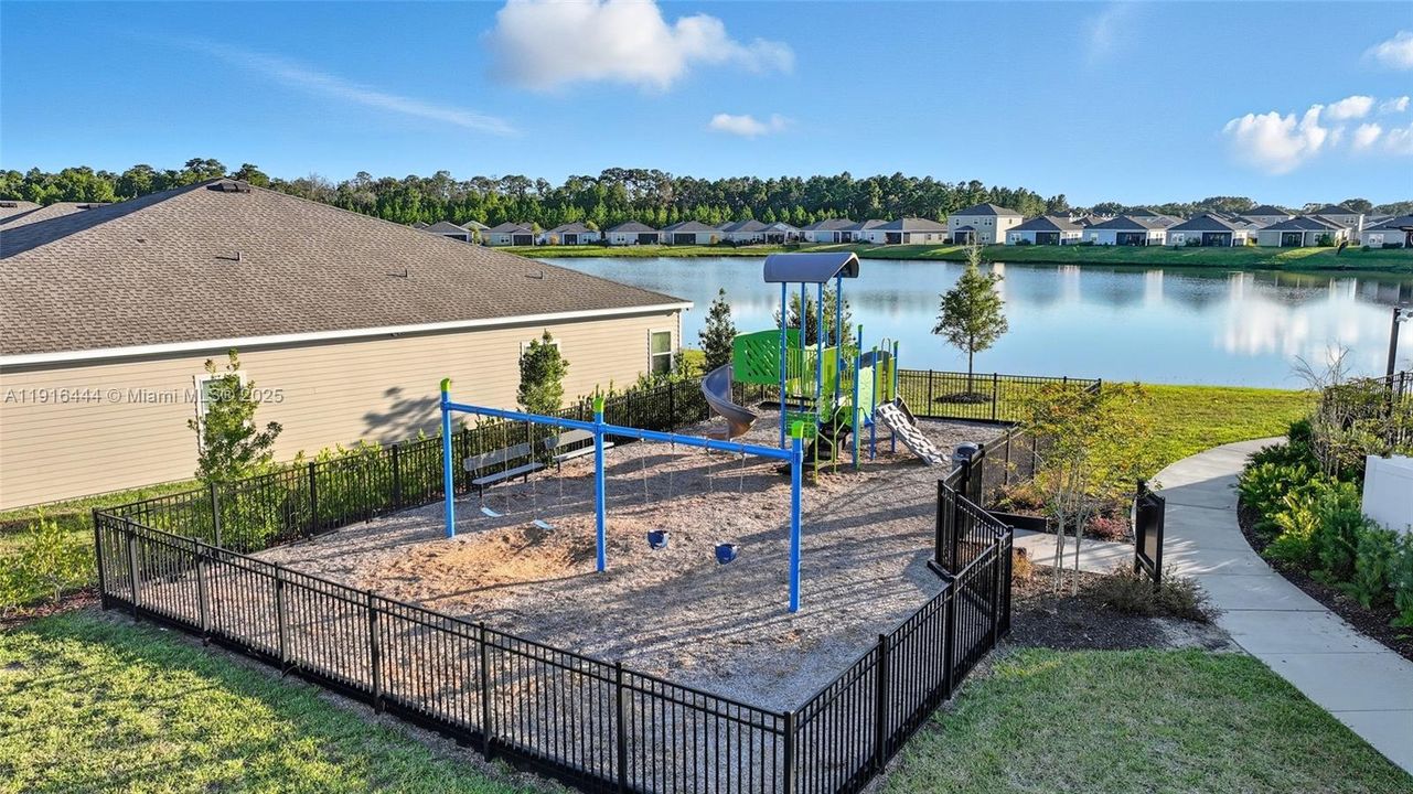 待售: $380,000 (4 贝兹, 2 浴室, 0 平方英尺)