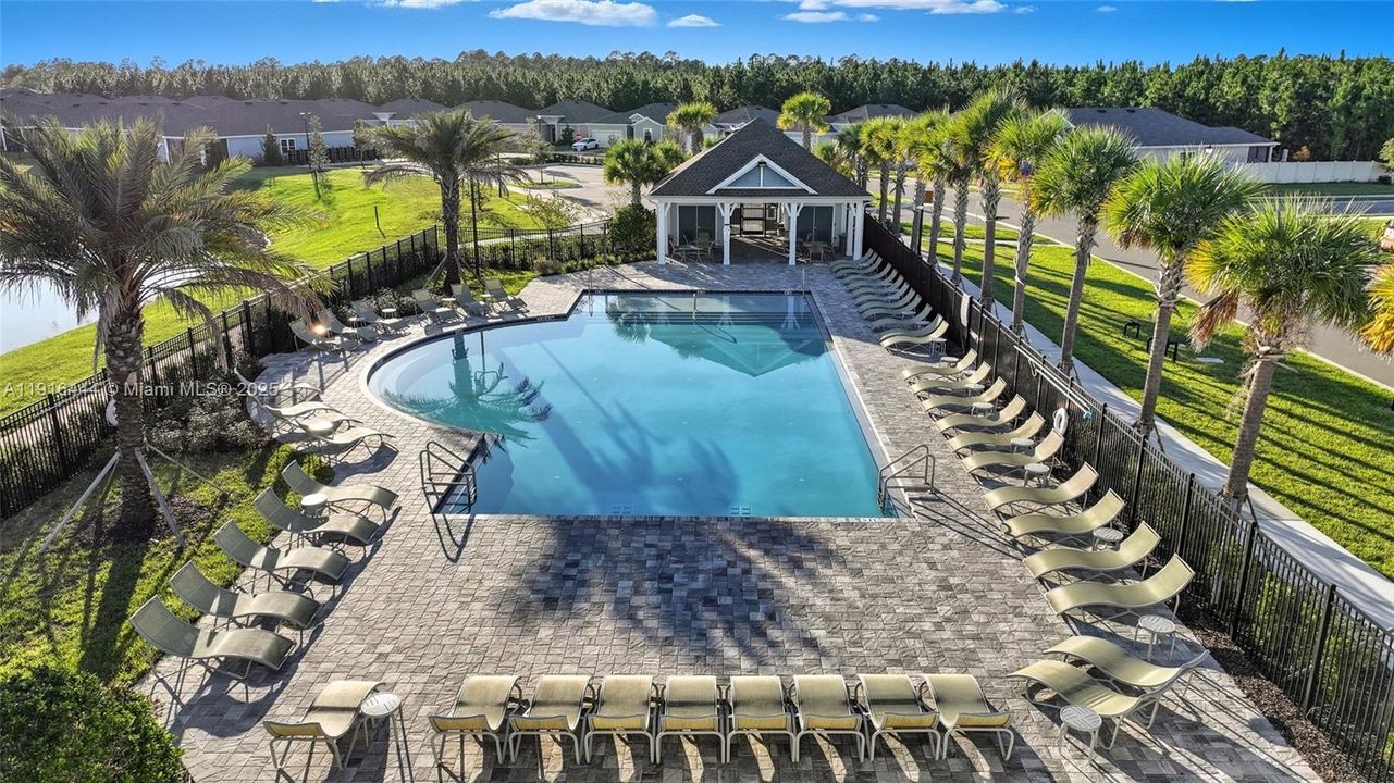 待售: $380,000 (4 贝兹, 2 浴室, 0 平方英尺)