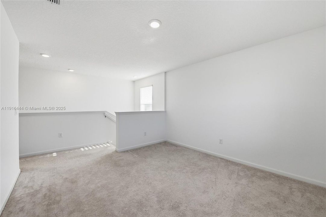 待售: $380,000 (4 贝兹, 2 浴室, 0 平方英尺)