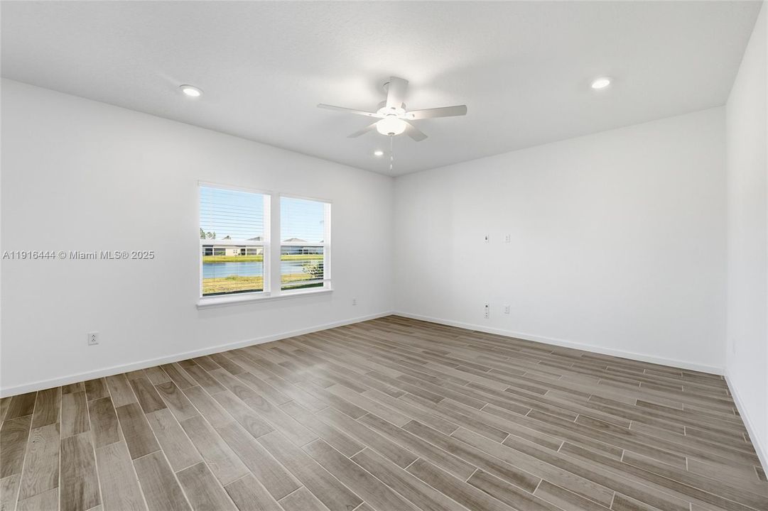 待售: $380,000 (4 贝兹, 2 浴室, 0 平方英尺)