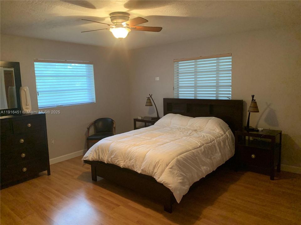 For Rent: $4,000 (2 beds, 2 baths, 1200 Square Feet)