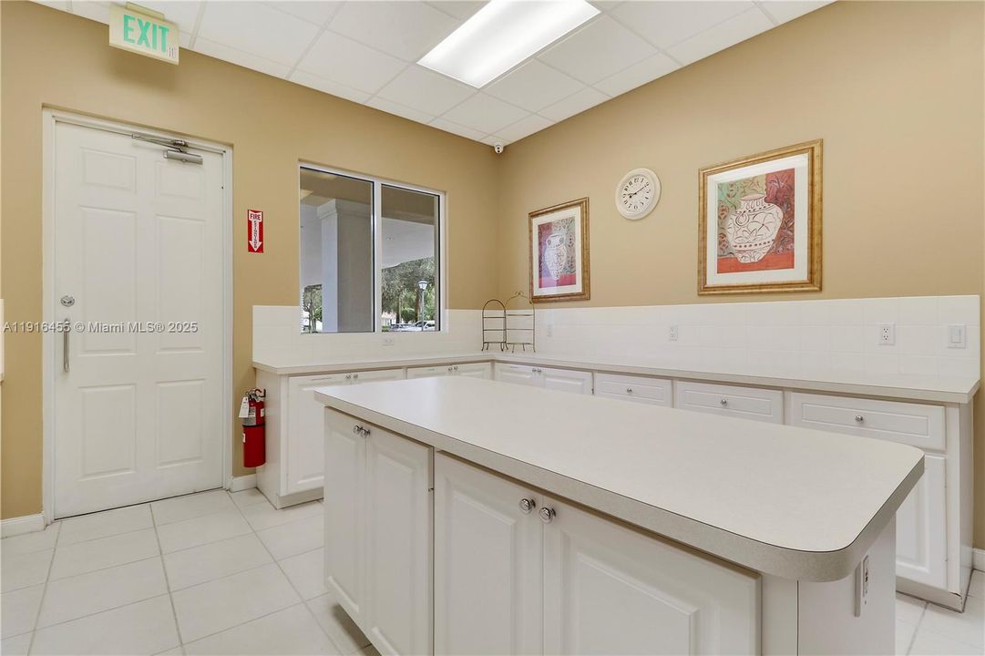 待售: $949,000 (3 贝兹, 2 浴室, 2028 平方英尺)