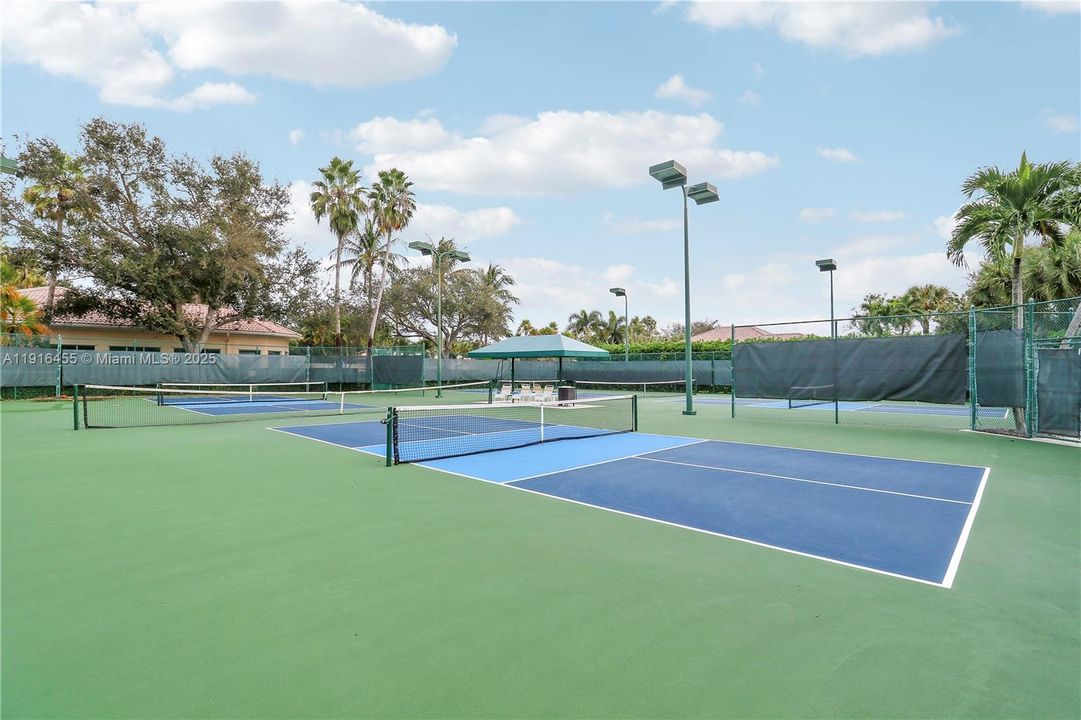 待售: $949,000 (3 贝兹, 2 浴室, 2028 平方英尺)