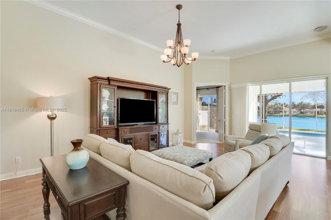 待售: $949,000 (3 贝兹, 2 浴室, 2028 平方英尺)