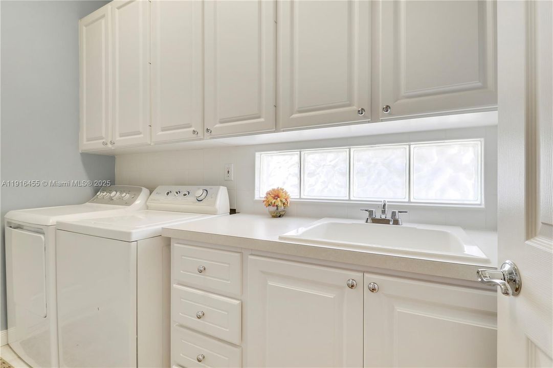 待售: $949,000 (3 贝兹, 2 浴室, 2028 平方英尺)