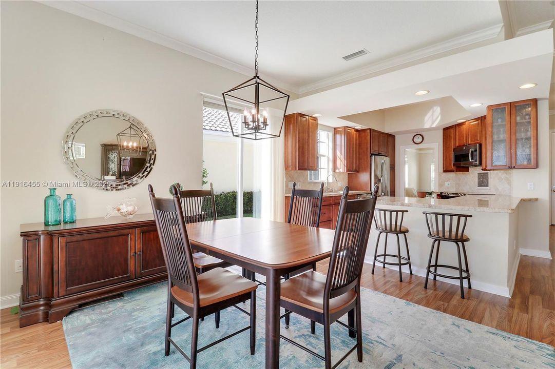 待售: $949,000 (3 贝兹, 2 浴室, 2028 平方英尺)