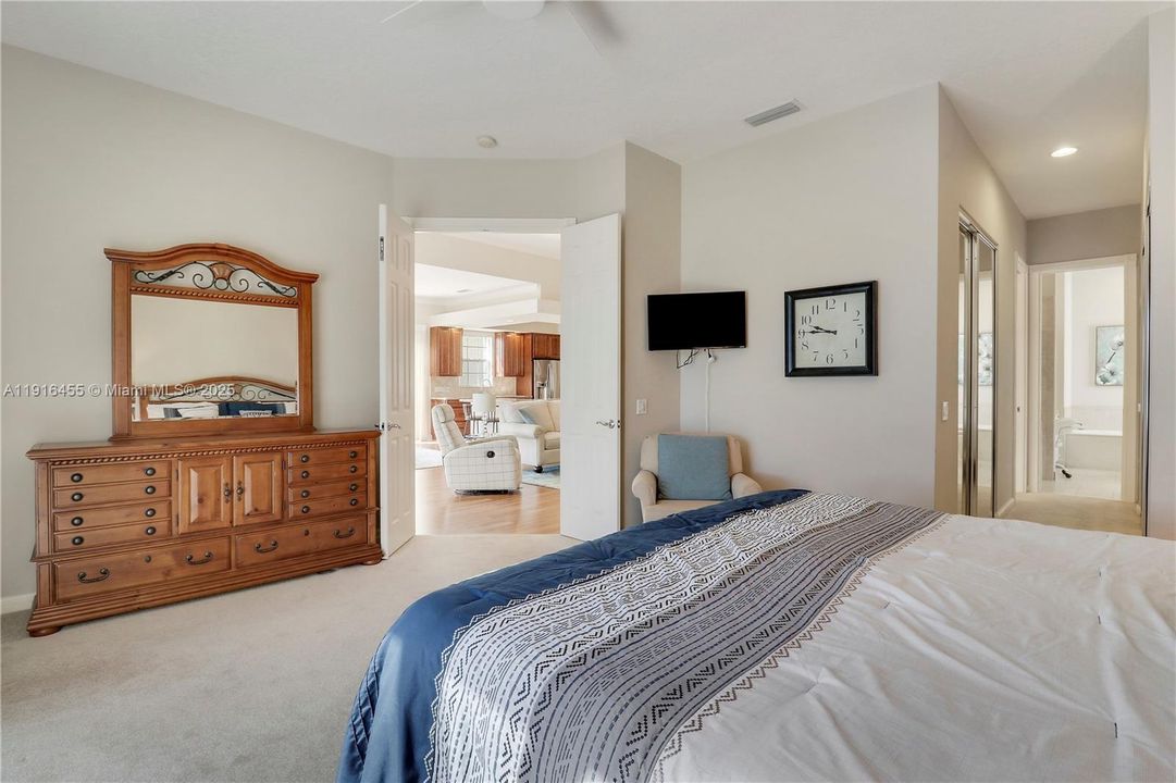 待售: $949,000 (3 贝兹, 2 浴室, 2028 平方英尺)