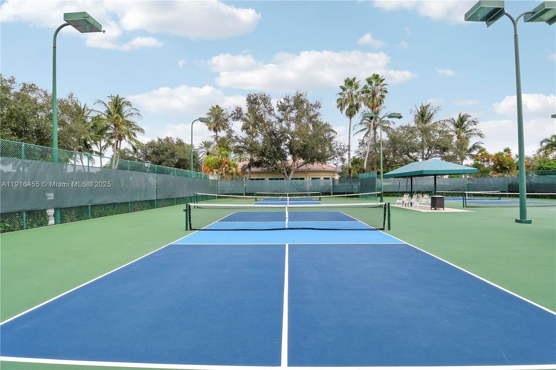 待售: $949,000 (3 贝兹, 2 浴室, 2028 平方英尺)