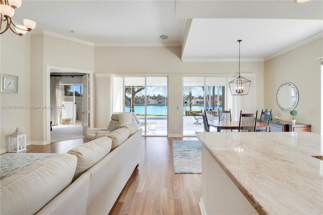 待售: $949,000 (3 贝兹, 2 浴室, 2028 平方英尺)