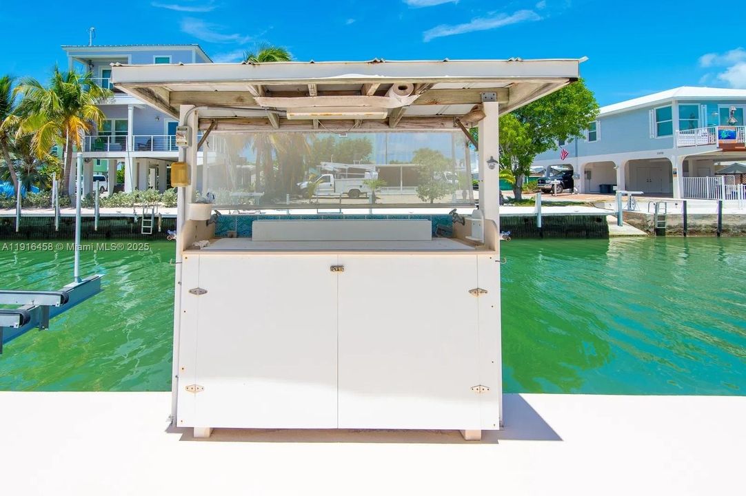 For Sale: $1,699,000 (2 beds, 2 baths, 1108 Square Feet)