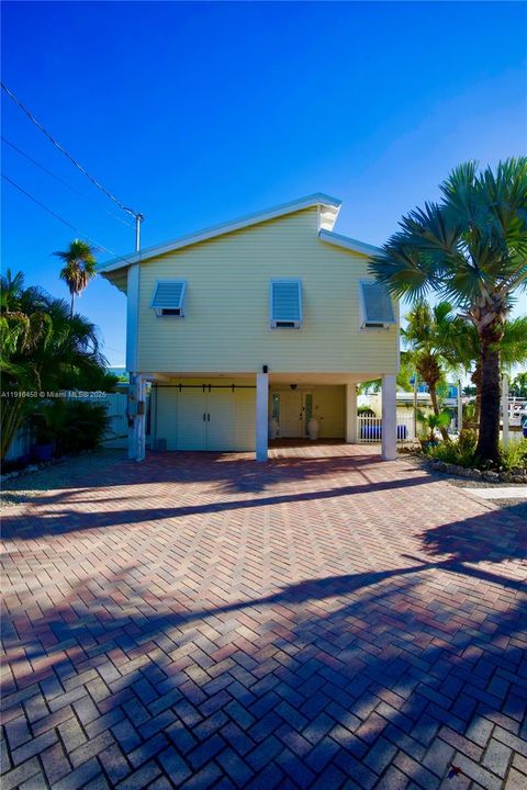 For Sale: $1,699,000 (2 beds, 2 baths, 1108 Square Feet)