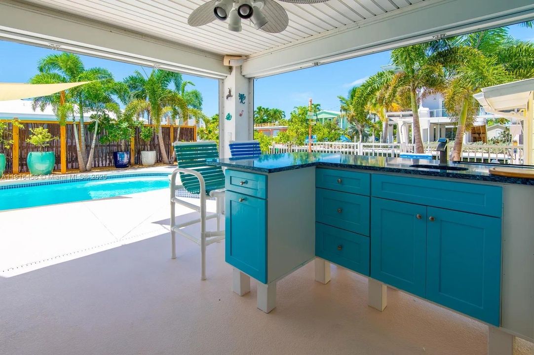 For Sale: $1,699,000 (2 beds, 2 baths, 1108 Square Feet)