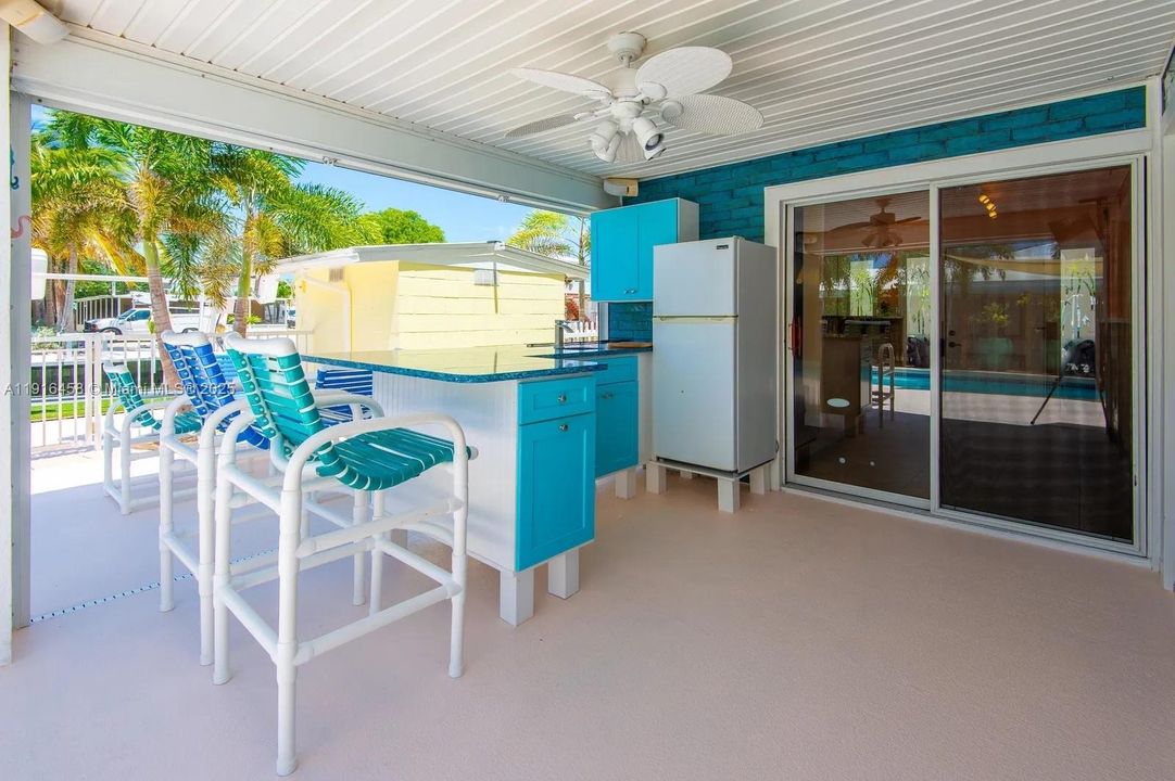 For Sale: $1,699,000 (2 beds, 2 baths, 1108 Square Feet)