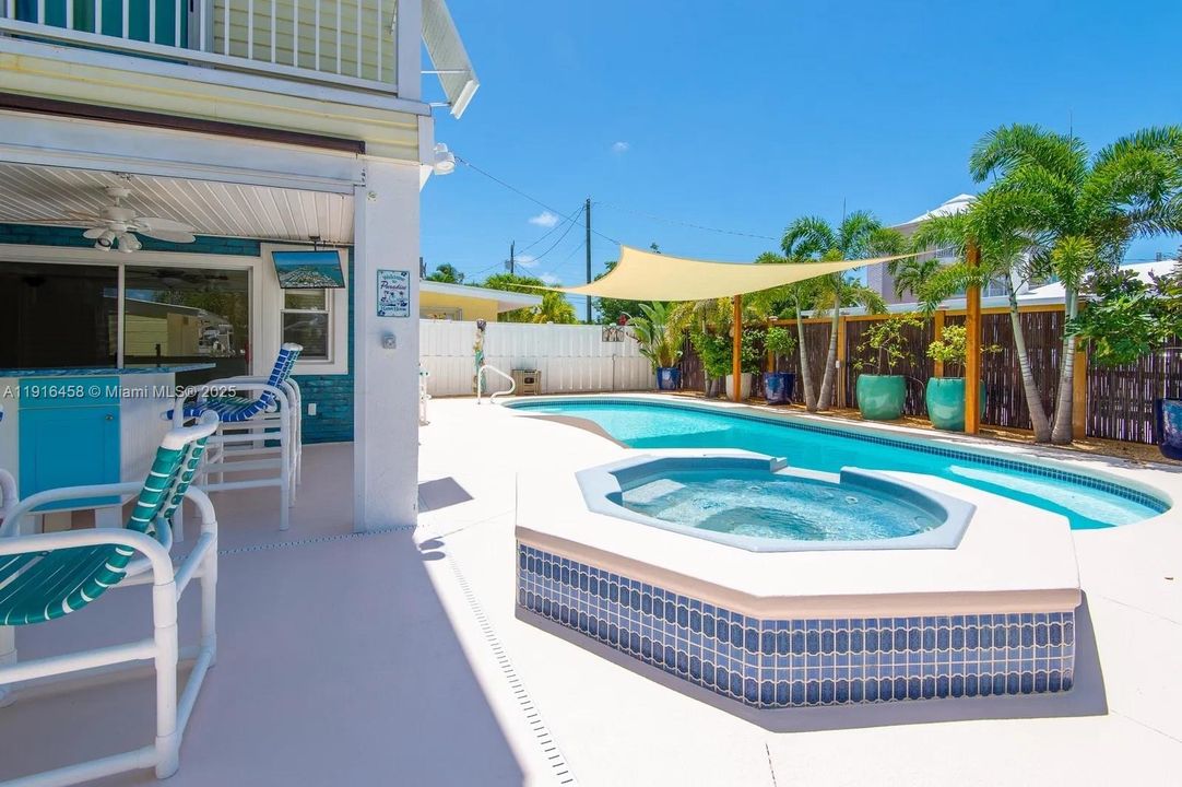 For Sale: $1,699,000 (2 beds, 2 baths, 1108 Square Feet)