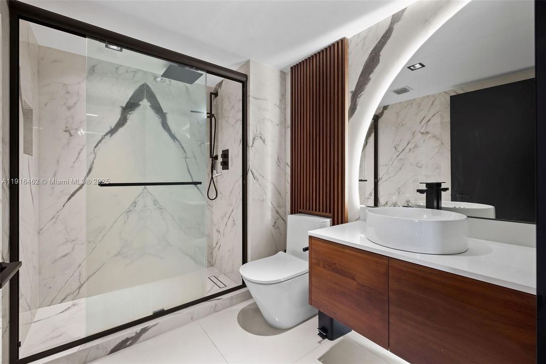 На продажу: $1,375,000 (2 спален, 2 ванн, 1147 Квадратных фут)