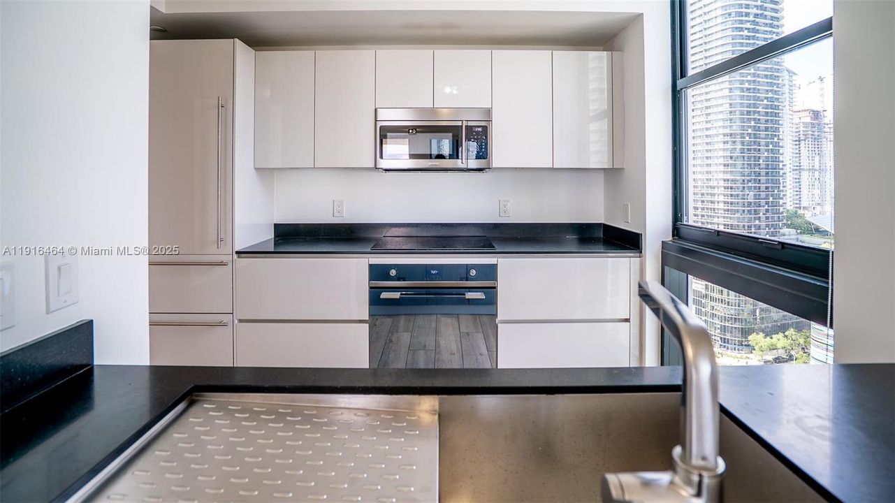 出租: $9,000 (3 贝兹, 3 浴室, 1753 平方英尺)