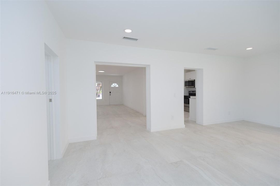 For Rent: $4,950 (5 beds, 3 baths, 1984 Square Feet)