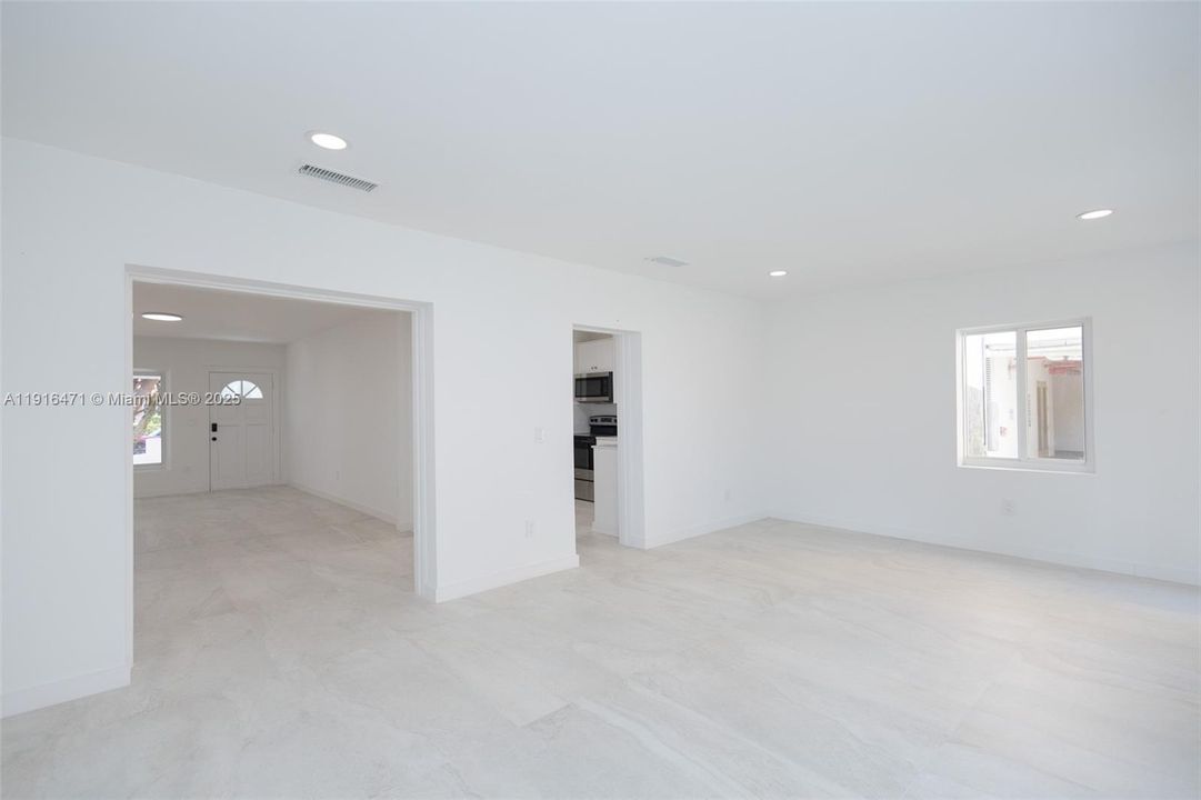 For Rent: $4,950 (5 beds, 3 baths, 1984 Square Feet)