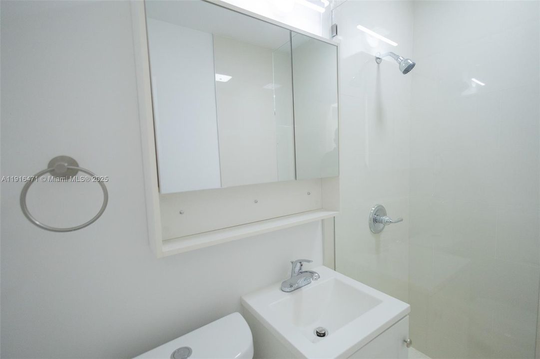 For Rent: $4,950 (5 beds, 3 baths, 1984 Square Feet)