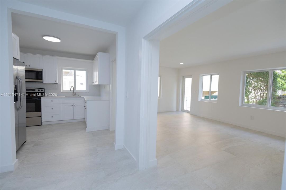 For Rent: $4,950 (5 beds, 3 baths, 1984 Square Feet)