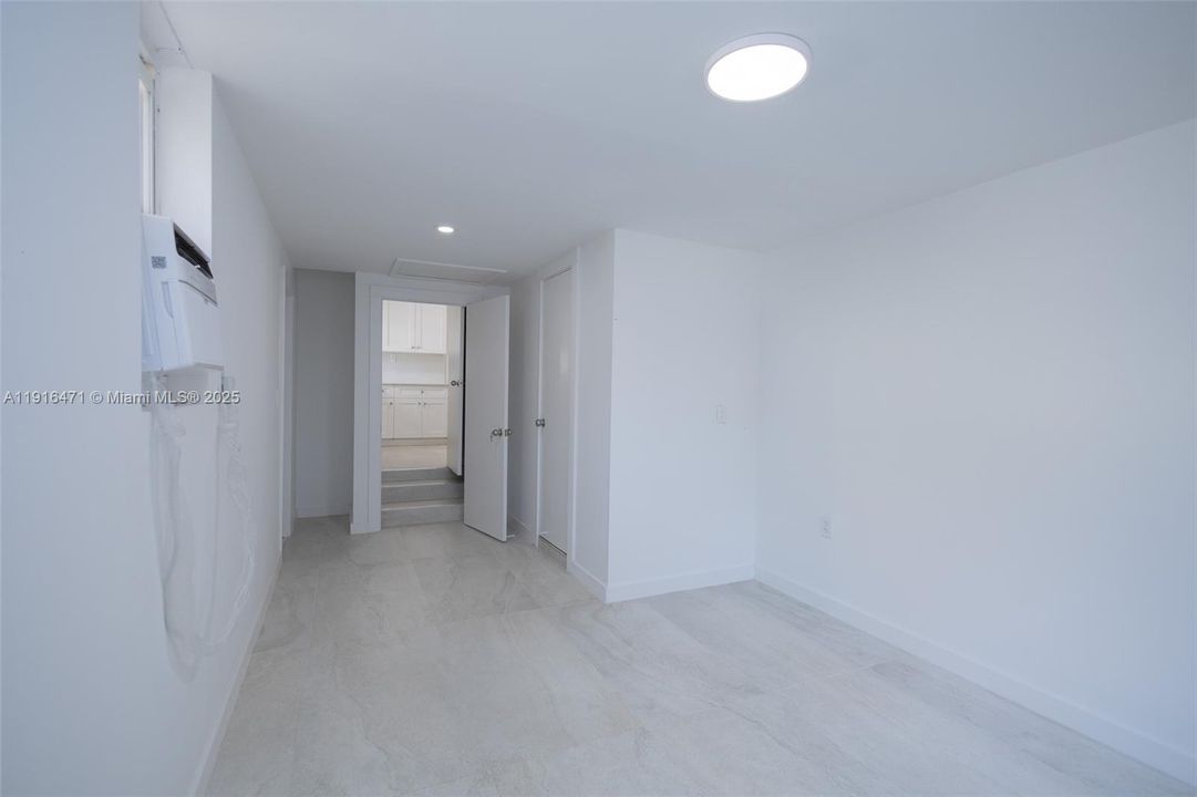 For Rent: $4,950 (5 beds, 3 baths, 1984 Square Feet)