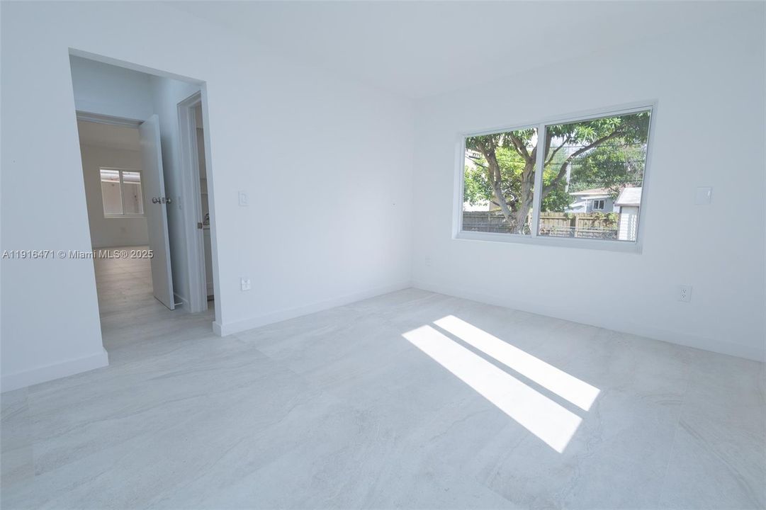 For Rent: $4,950 (5 beds, 3 baths, 1984 Square Feet)