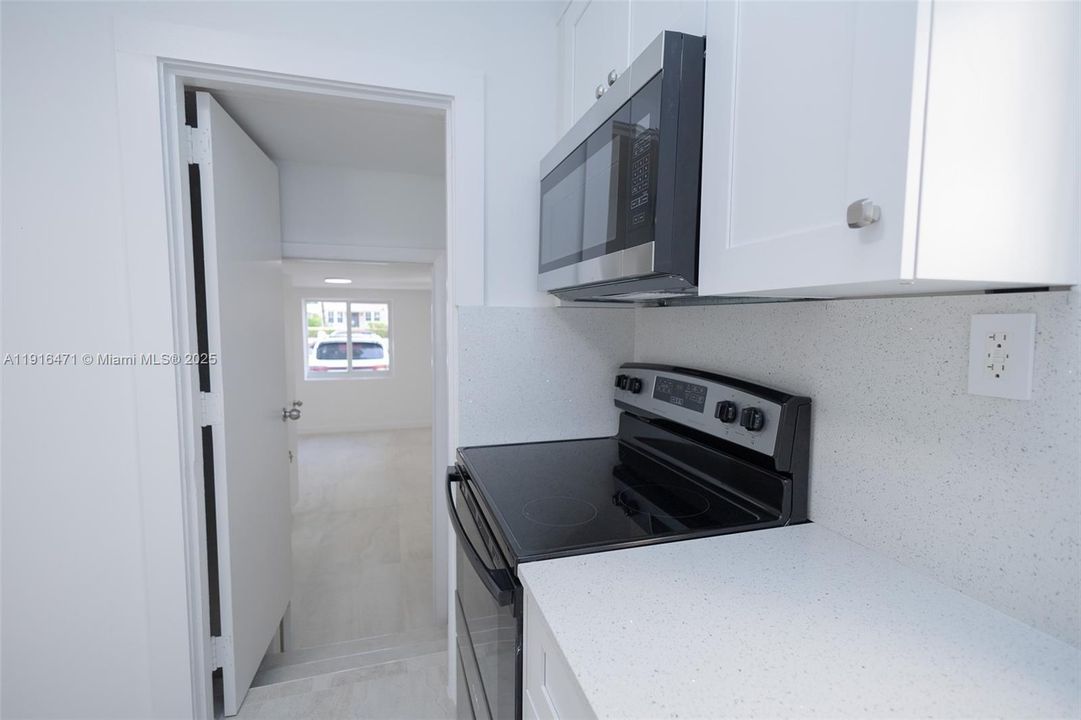 For Rent: $4,950 (5 beds, 3 baths, 1984 Square Feet)