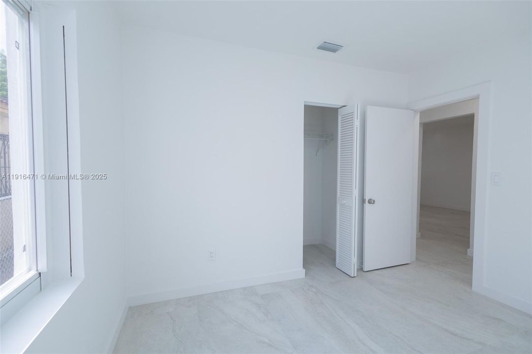 For Rent: $4,950 (5 beds, 3 baths, 1984 Square Feet)