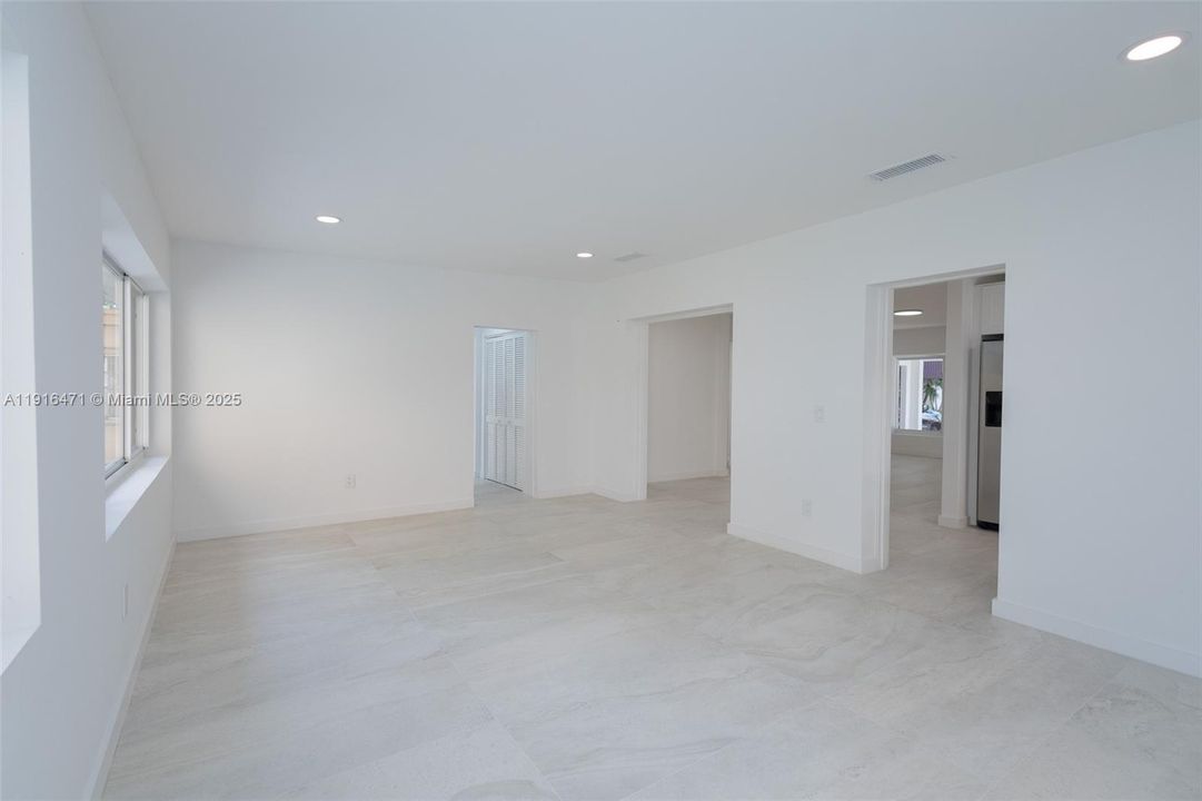 For Rent: $4,950 (5 beds, 3 baths, 1984 Square Feet)