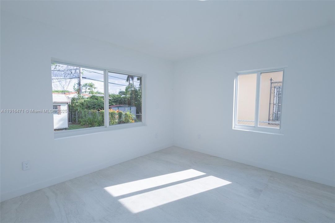 For Rent: $4,950 (5 beds, 3 baths, 1984 Square Feet)