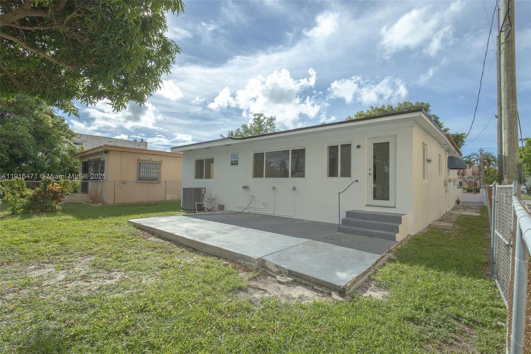 For Rent: $4,950 (5 beds, 3 baths, 1984 Square Feet)