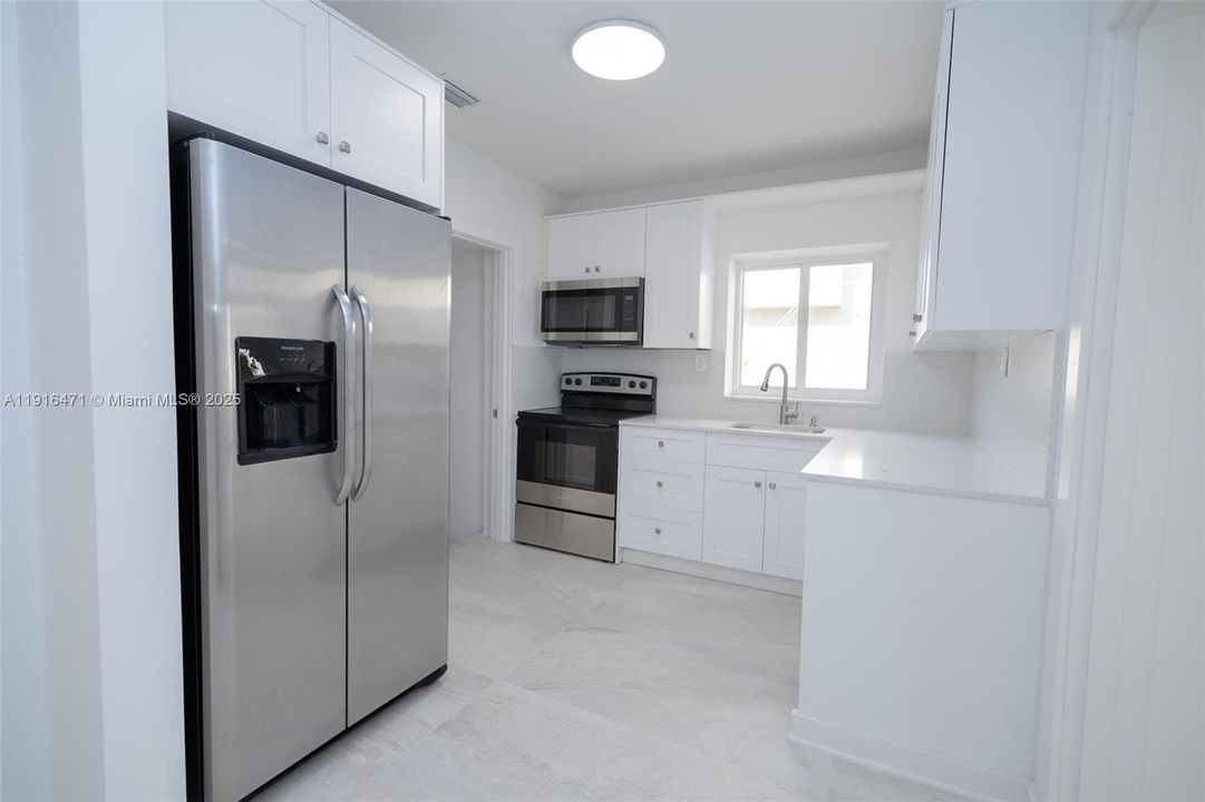 For Rent: $4,950 (5 beds, 3 baths, 1984 Square Feet)