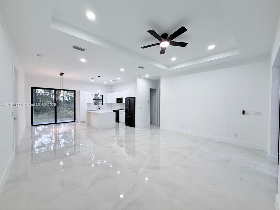 待售: $398,000 (3 贝兹, 2 浴室, 1747 平方英尺)