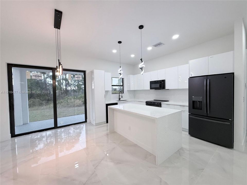 待售: $398,000 (3 贝兹, 2 浴室, 1747 平方英尺)