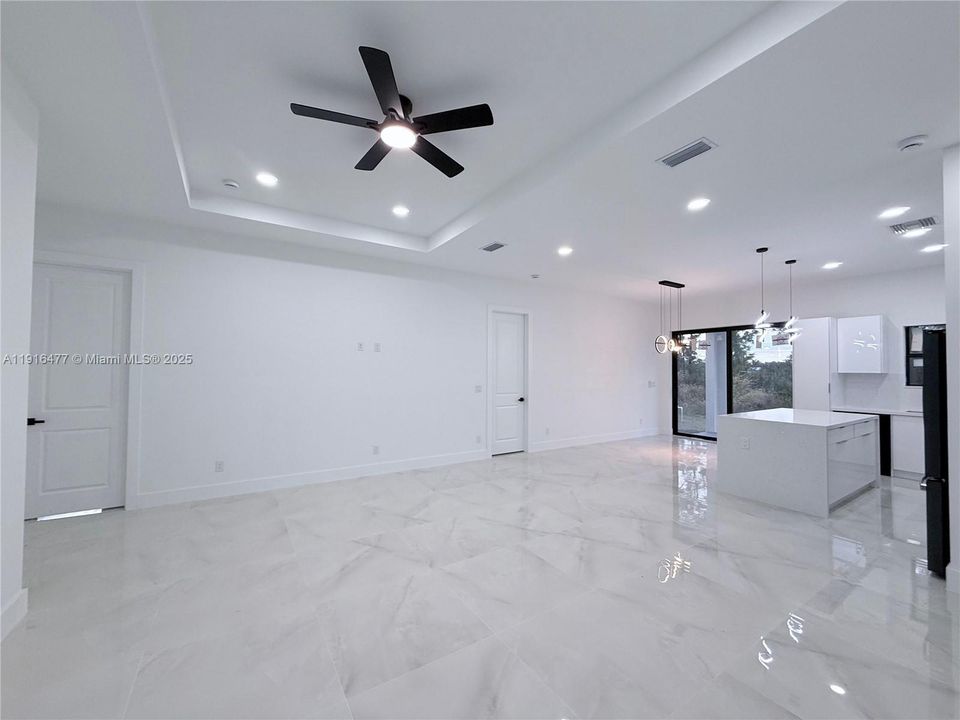 待售: $398,000 (3 贝兹, 2 浴室, 1747 平方英尺)