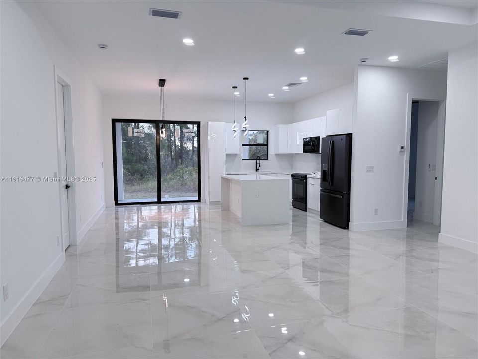 待售: $398,000 (3 贝兹, 2 浴室, 1747 平方英尺)