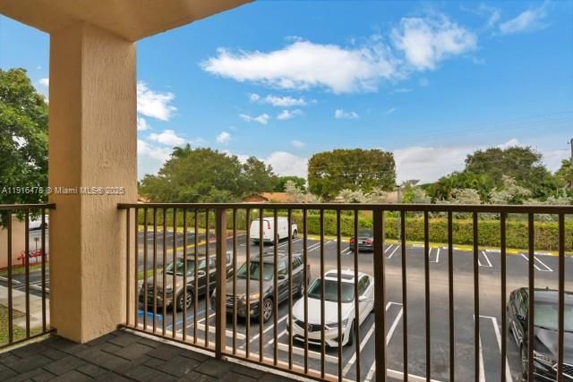 Под контрактом: $1,750 (1 спален, 1 ванн, 793 Квадратных фут)