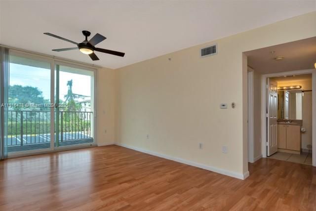 Под контрактом: $1,750 (1 спален, 1 ванн, 793 Квадратных фут)