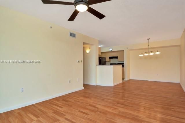 Под контрактом: $1,750 (1 спален, 1 ванн, 793 Квадратных фут)