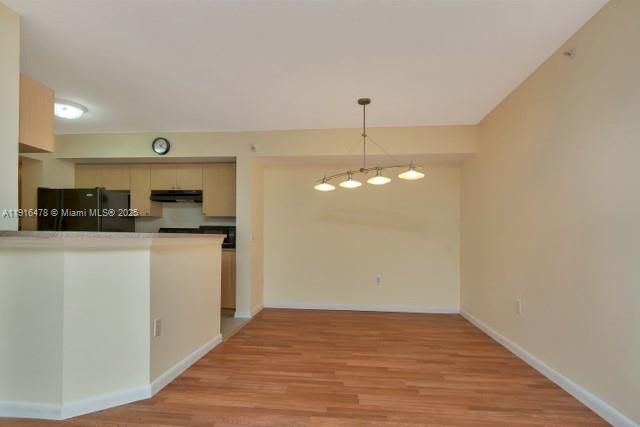 Под контрактом: $1,750 (1 спален, 1 ванн, 793 Квадратных фут)