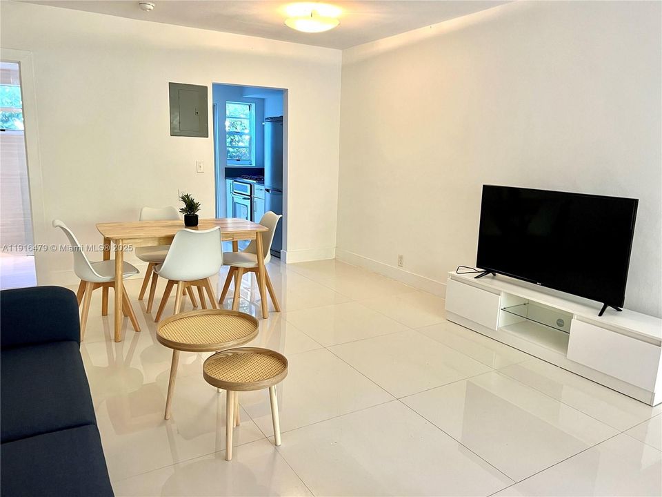 Active With Contract: $1,950 (0 beds, 1 baths, 506 Square Feet)