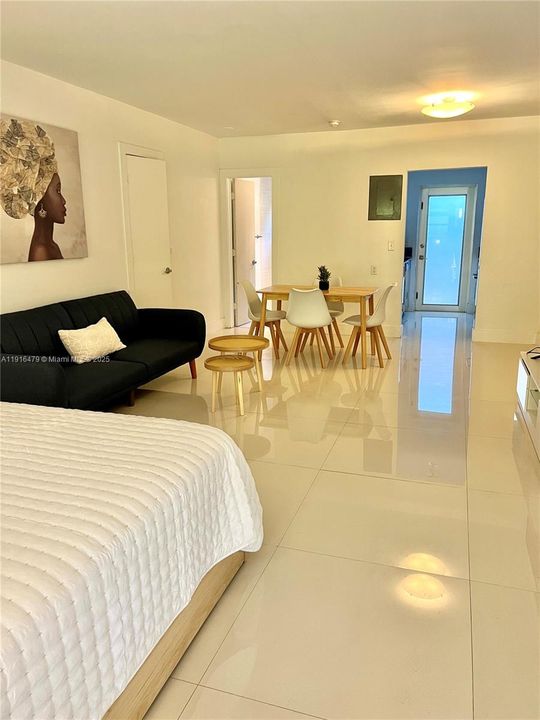 Active With Contract: $1,950 (0 beds, 1 baths, 506 Square Feet)