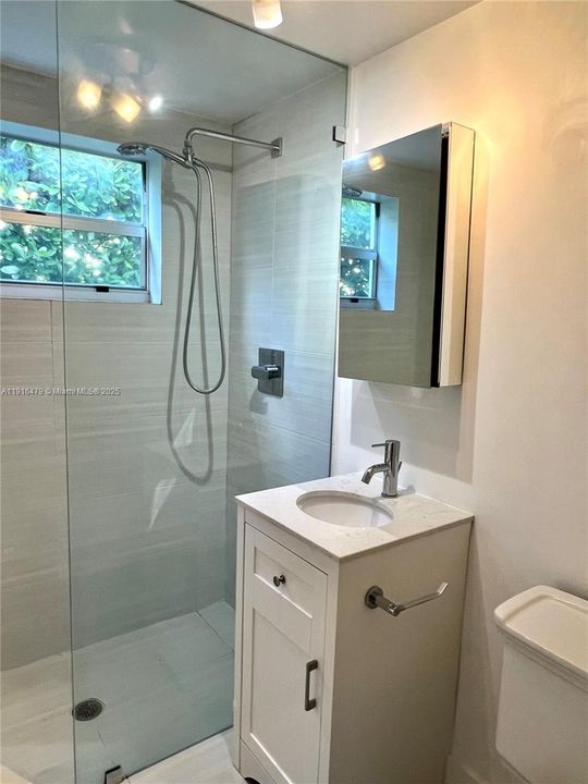 Active With Contract: $1,950 (0 beds, 1 baths, 506 Square Feet)