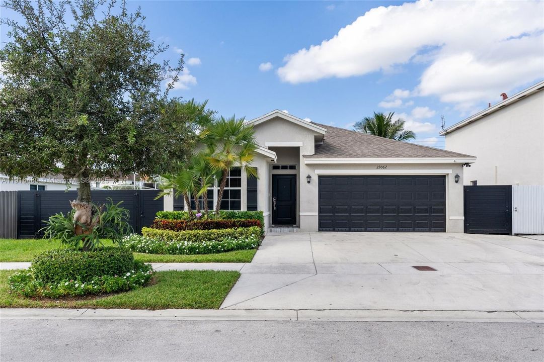 合同活跃: $650,000 (4 贝兹, 2 浴室, 1800 平方英尺)